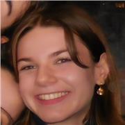 Étudiante en sciences po/anglais, BAC mention TB spécialité maths, offrant des cours de la primaire au lycée